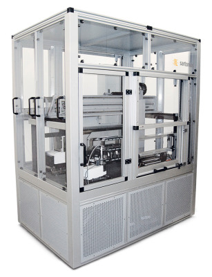 Floor Standing Robotic Mass Comparators with 1016 g capacity