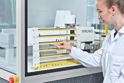 Table Top Robotic Mass Comparators with Max Capacity 10 g